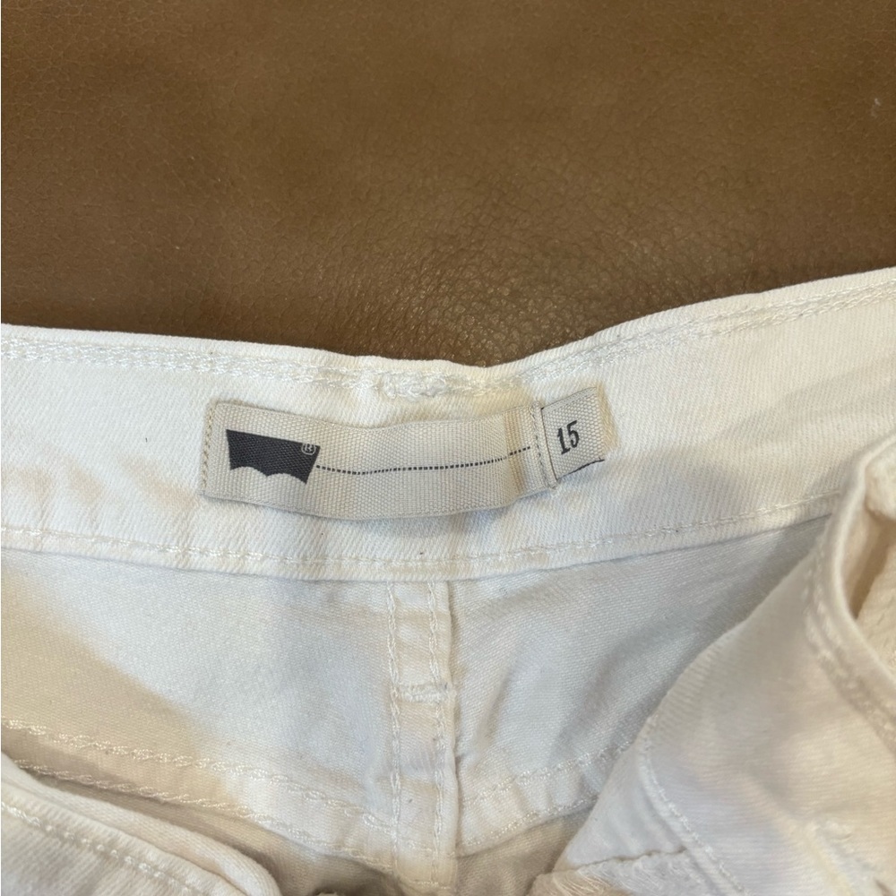 White Levi’s 3 inch wide leg classic minimalist Denim Shorts - Picture 3 of 5